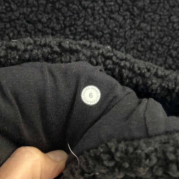 Lululemon Textured Fleece Embroidered Logo Cropped T Shirt Black Size 6 - Picture 8 of 8